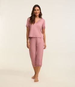 Pijama Capri em Microfibra com Detalhes de Renda