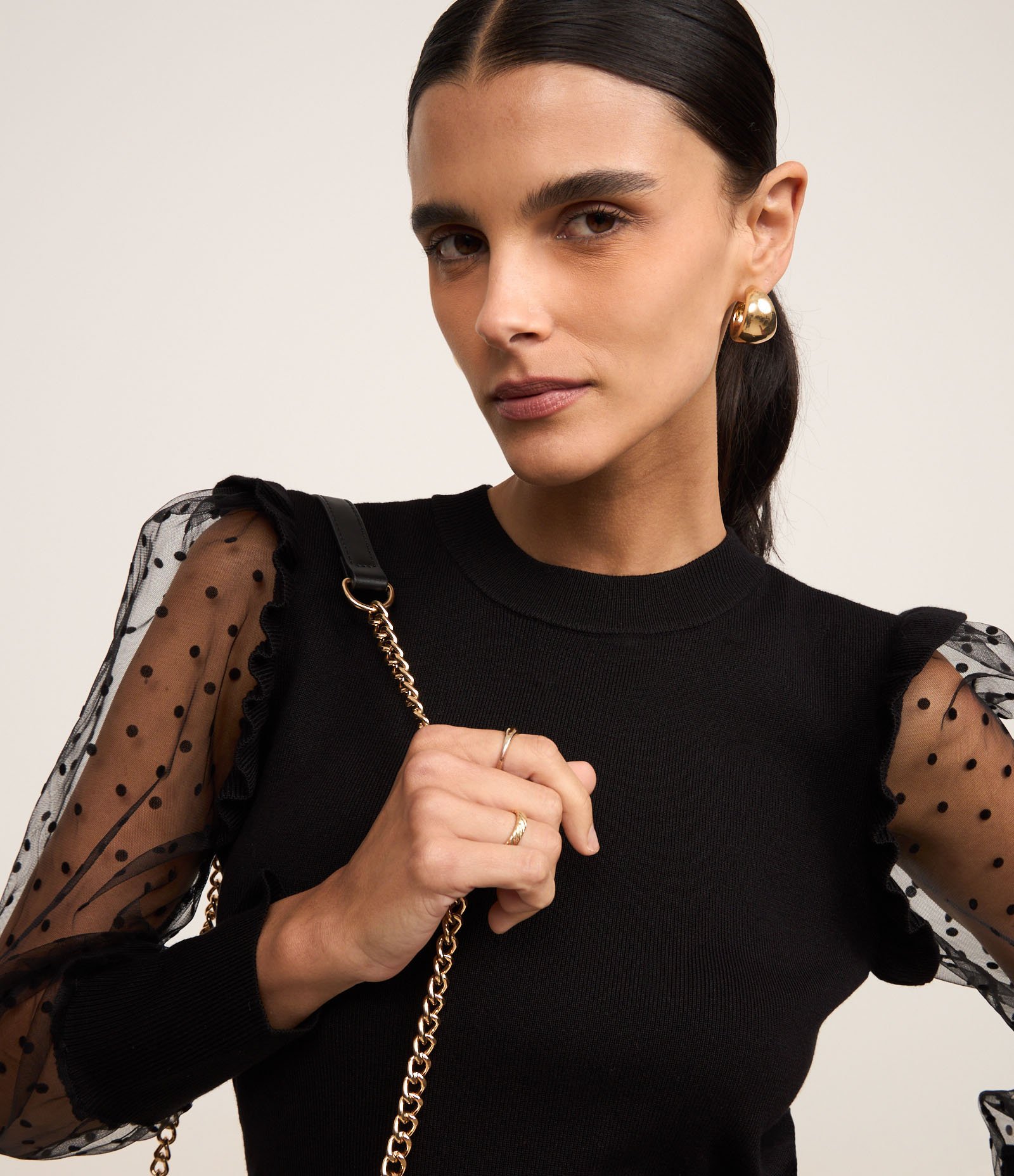 Blusa em Tricô com Poá na Manga Transparente Preto 3
