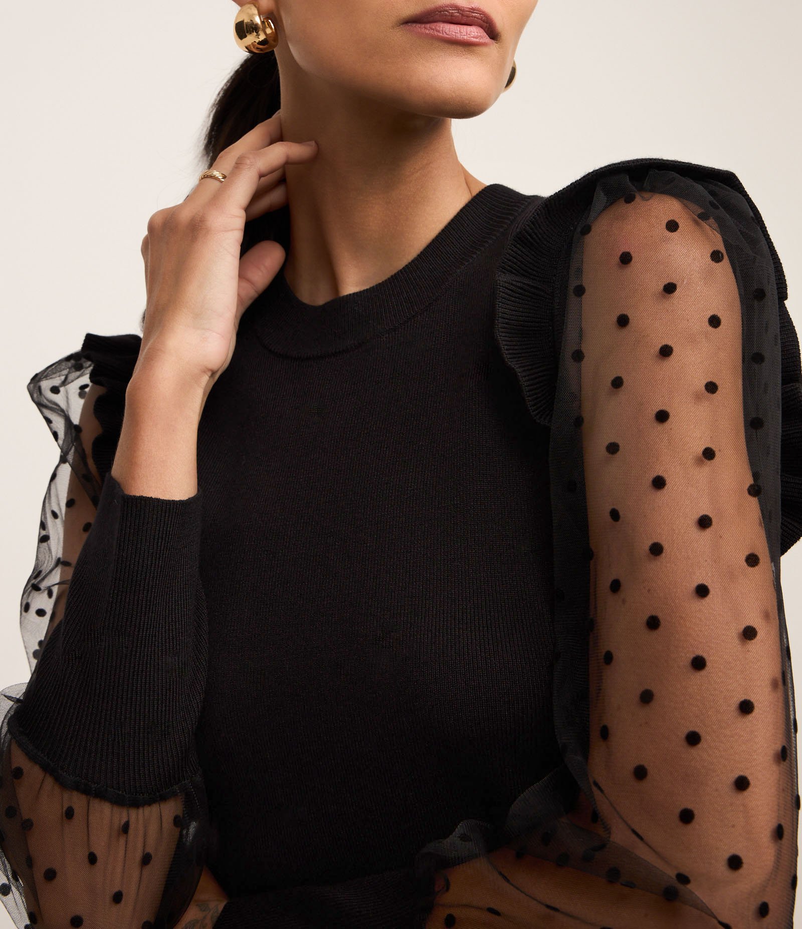 Blusa em Tricô com Poá na Manga Transparente Preto 4