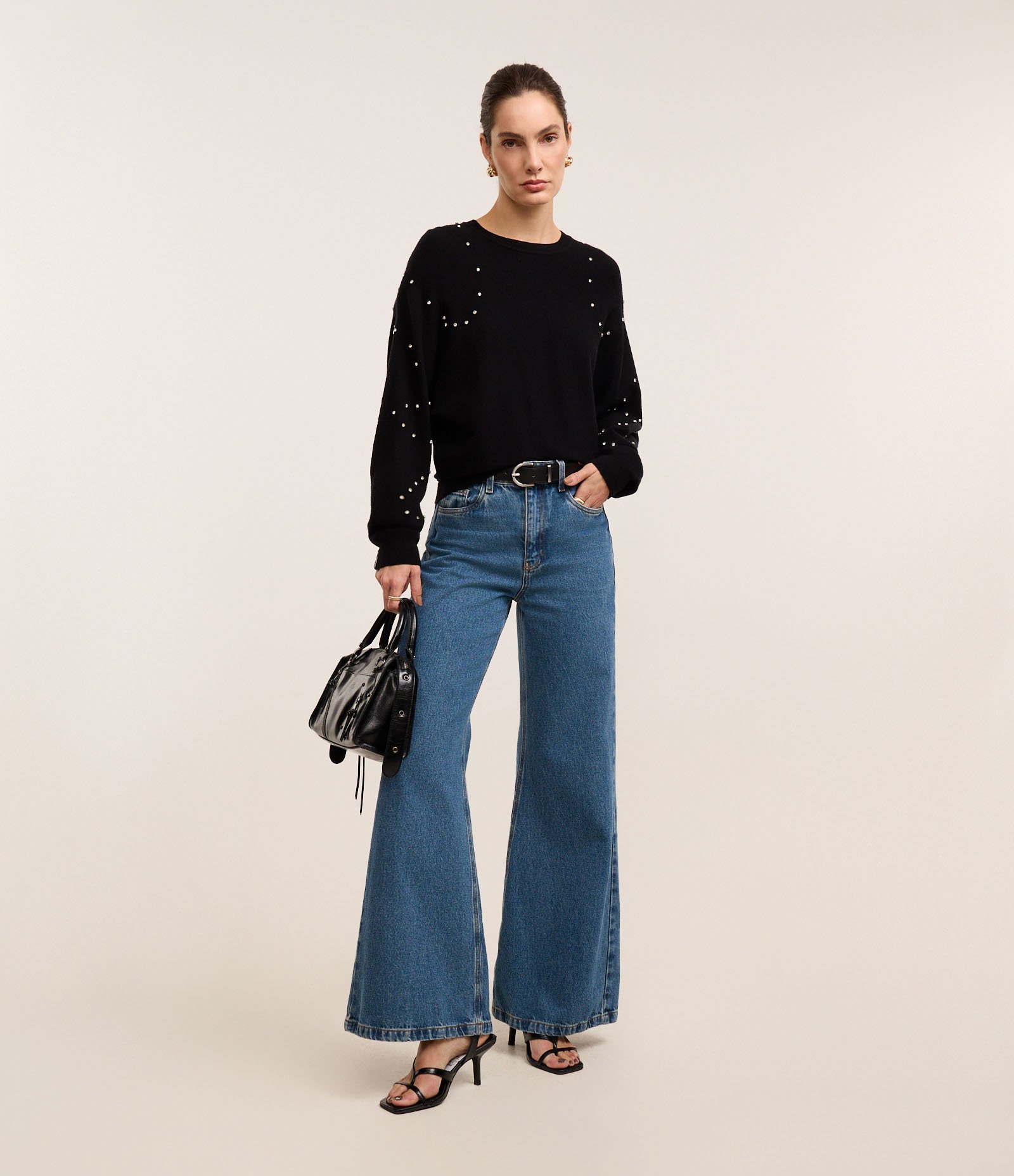 Blusa em Tricô com Mangas Bufantes e Pedrinhas Preto 2