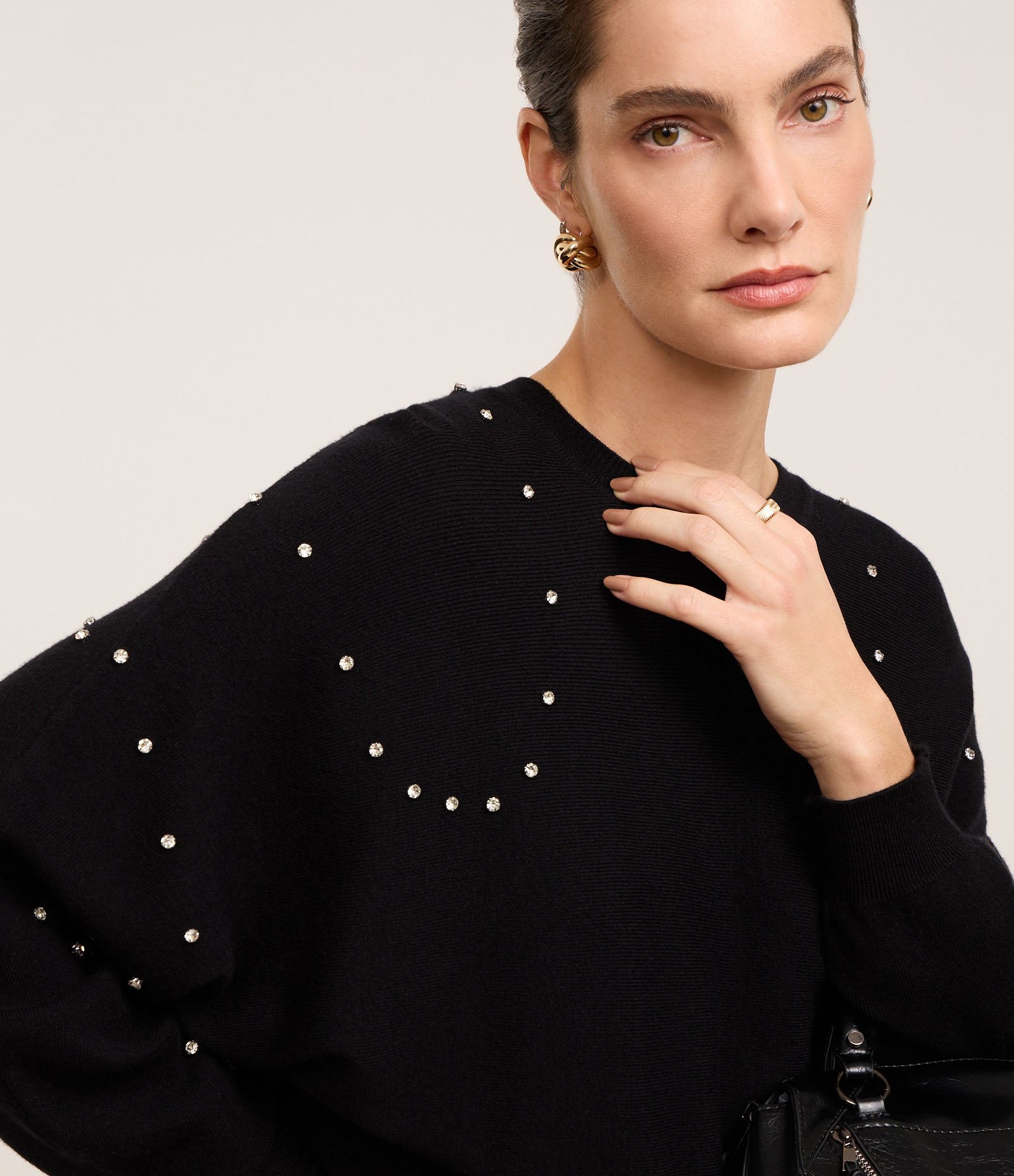 Blusa em Tricô com Mangas Bufantes e Pedrinhas Preto 3