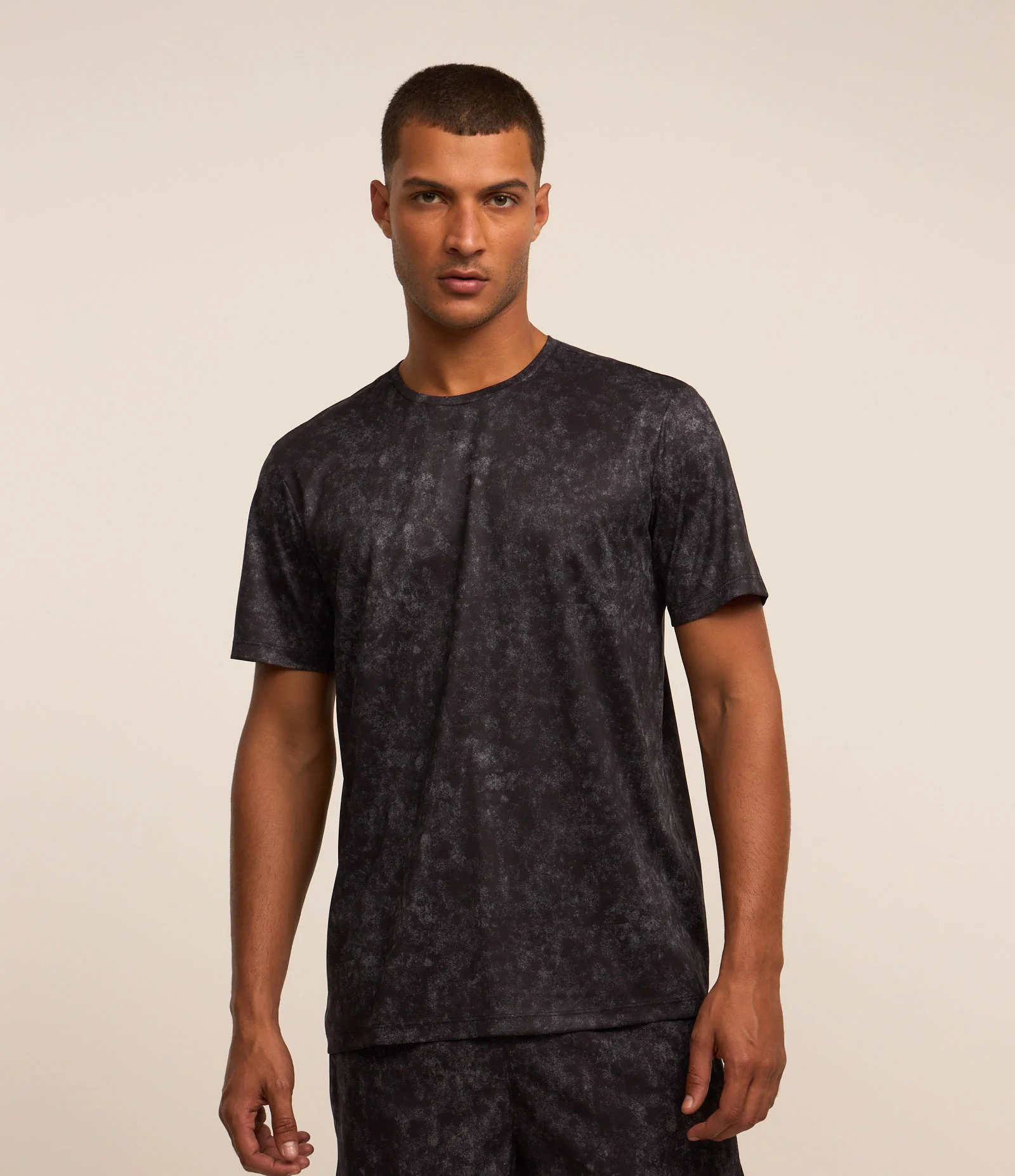 Camiseta Esportiva em Tecnologia Dry com Estampa Marmoriza Cinza 1