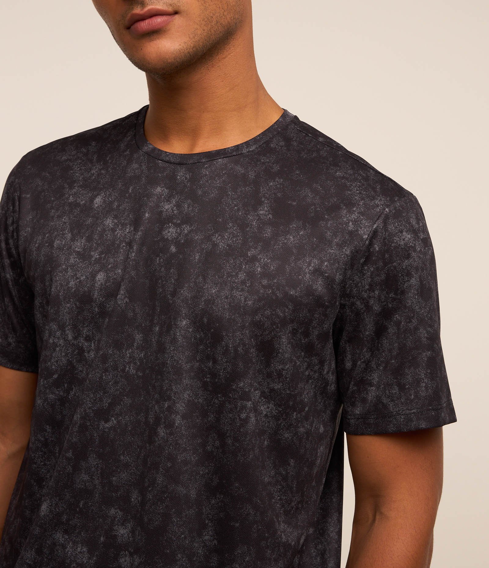 Camiseta Esportiva em Tecnologia Dry com Estampa Marmoriza Cinza 3