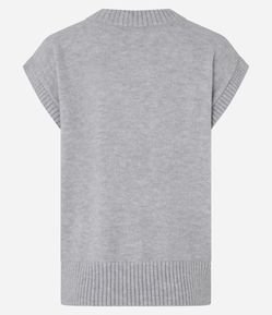 Colete em Tricô com Textura Diferenciada e Decote V