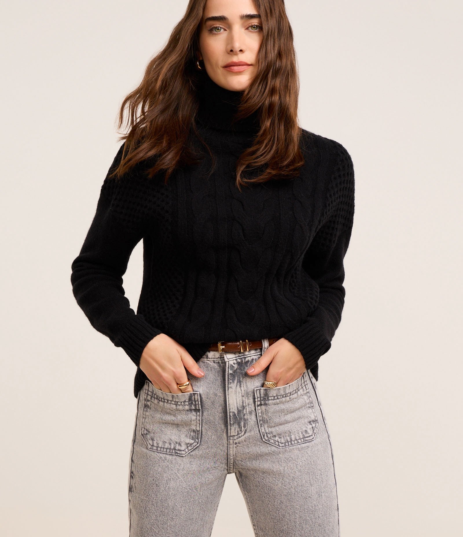 Suéter Amplo em Tricô com Gola Alta e Ponto Diferenciado 1