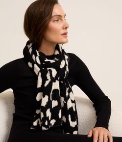 Cachecol em Tricô com Estampa Onça