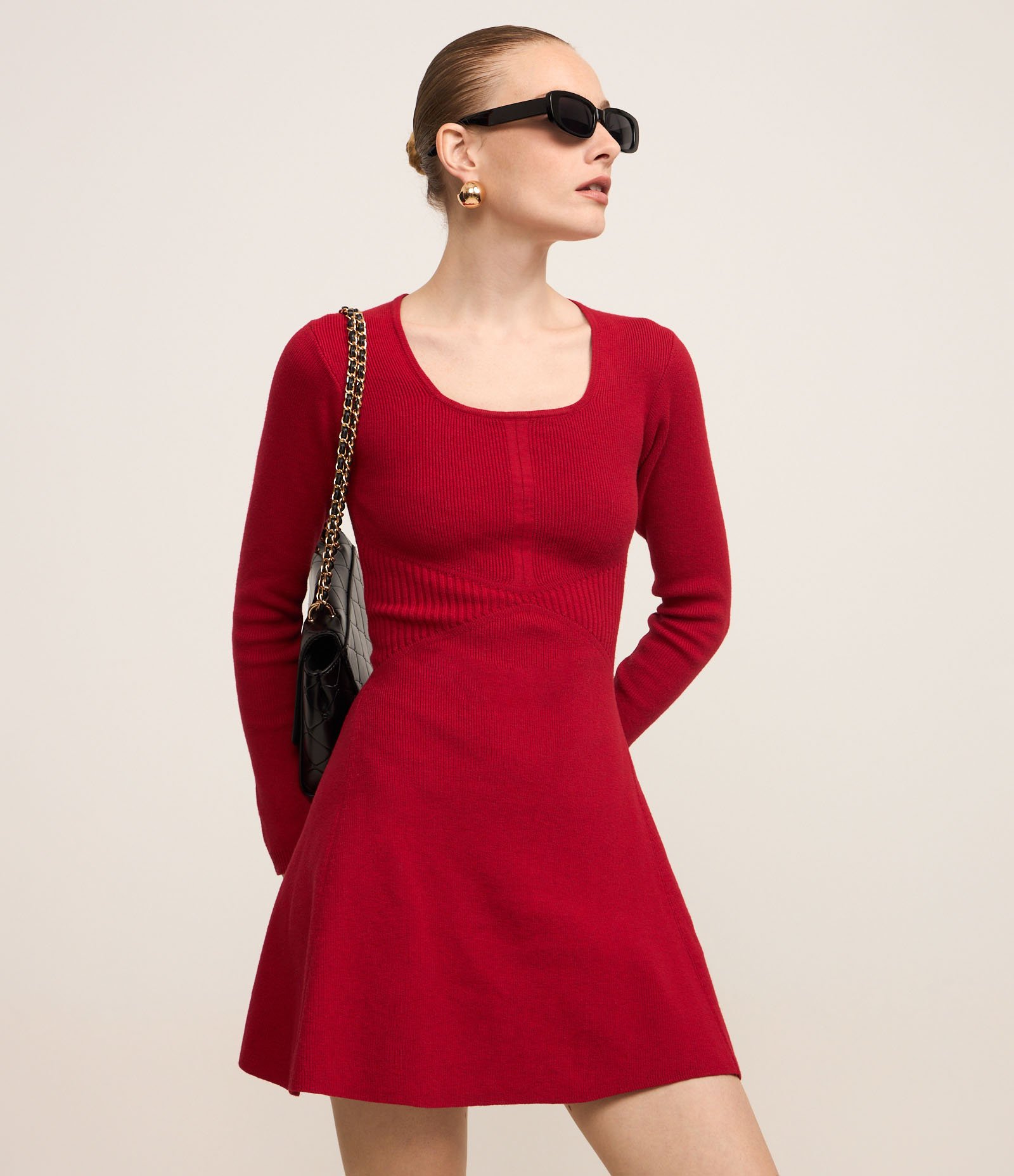 Vestido Curto em Tricô Canelado com Decote Quadrado 1