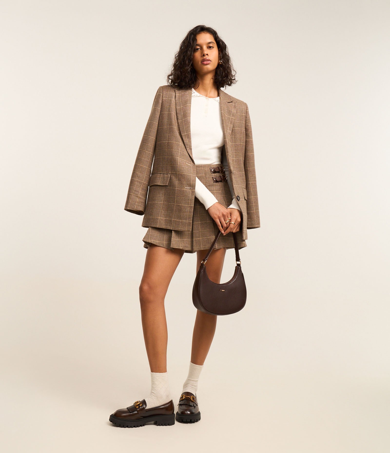 Blusa em Tricô com Pedrarias de Strass na Gola Polo Branco 2