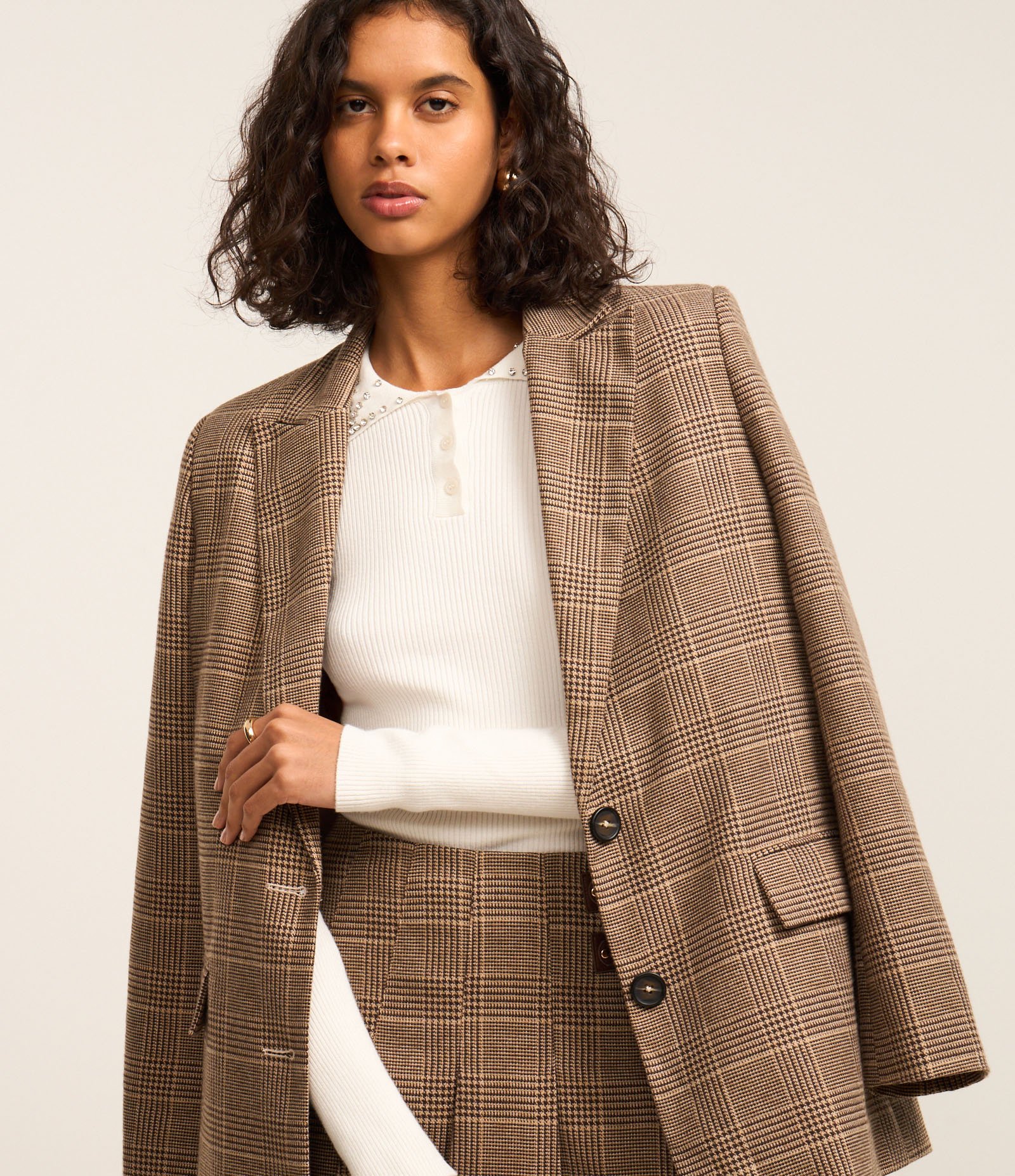 Blusa em Tricô com Pedrarias de Strass na Gola Polo Branco 6