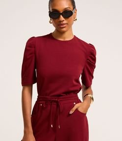 Blusa em Crepe com Manga Bufante e Fechamento nas Costas