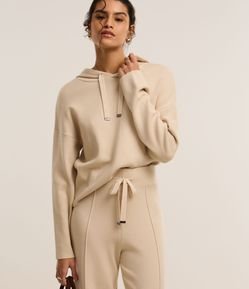 Casaco em Tricô com Capuz e Ponteiras Metalizadas