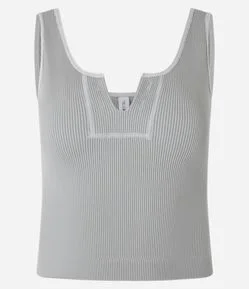 Blusa Seamless com Recorte V e Detalhes Contrastantes