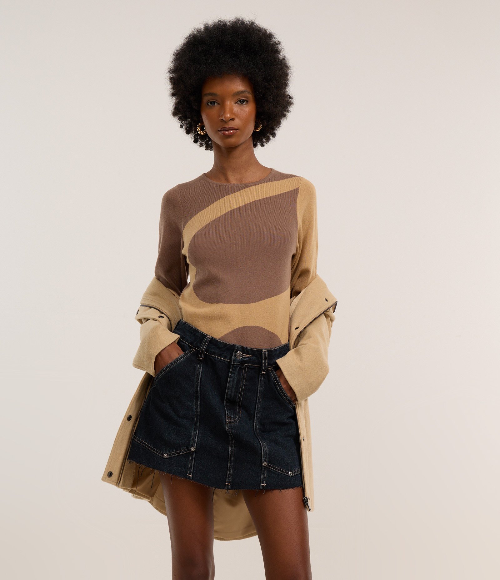 Blusa em Tricô com Estampa Abstrata Orgânica Marrom 3