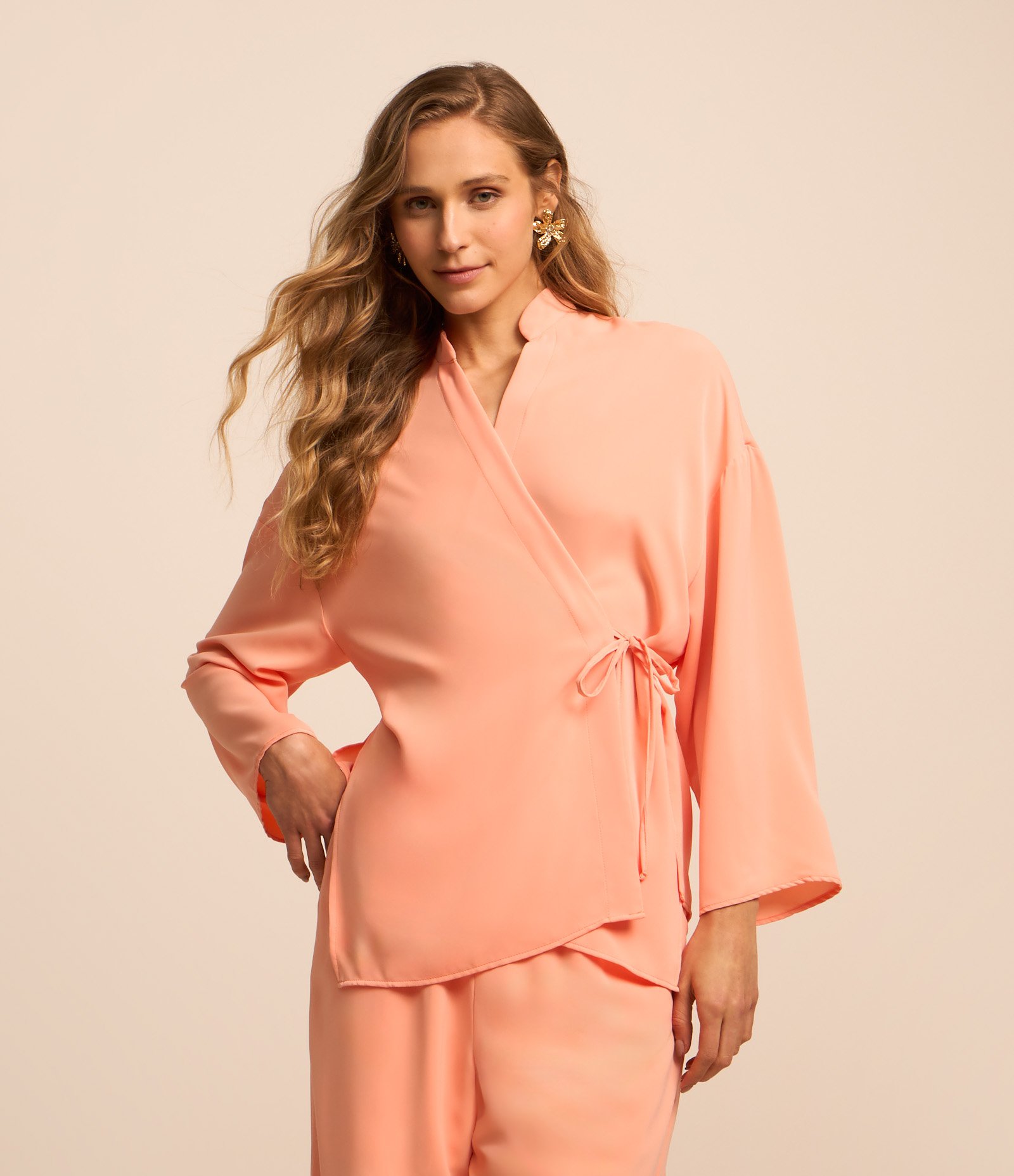 Camisa em Crepe com Decote Transpassado Laranja 1