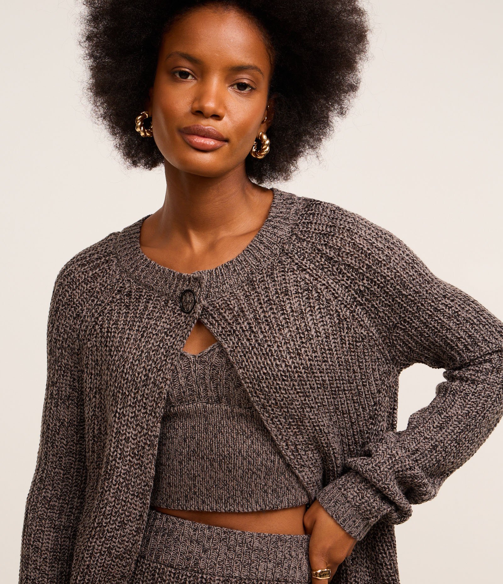 Cardigan em Tricô com Fio Metalizado e Botão no Decote Cinza 6