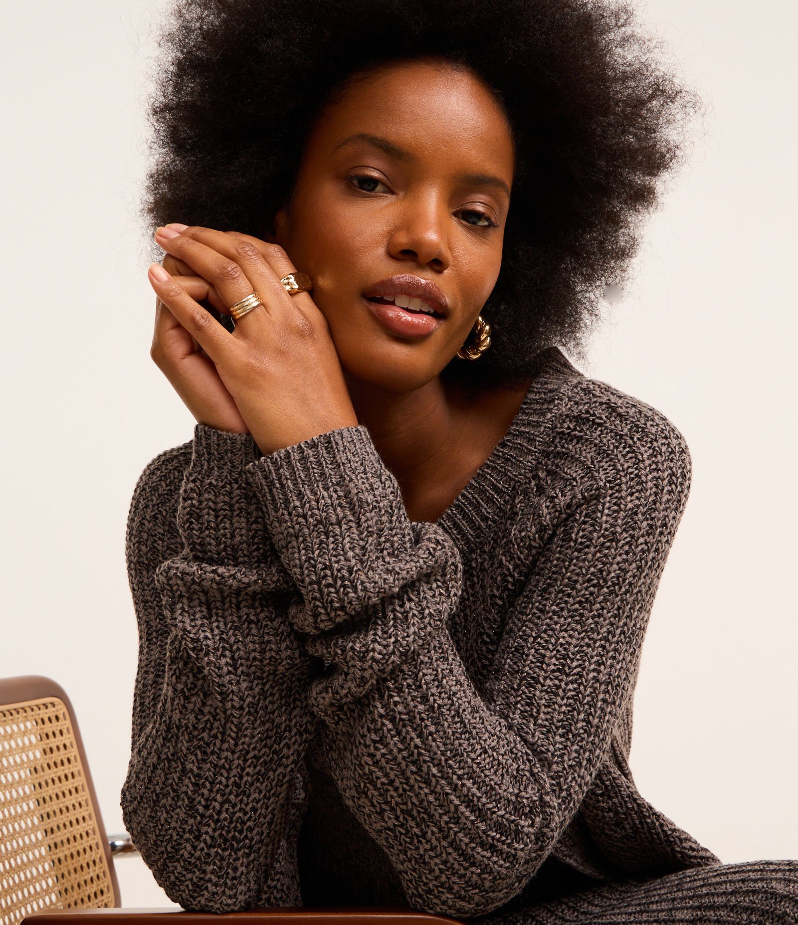 Cardigan em Tricô com Fio Metalizado e Botão no Decote Cinza 7