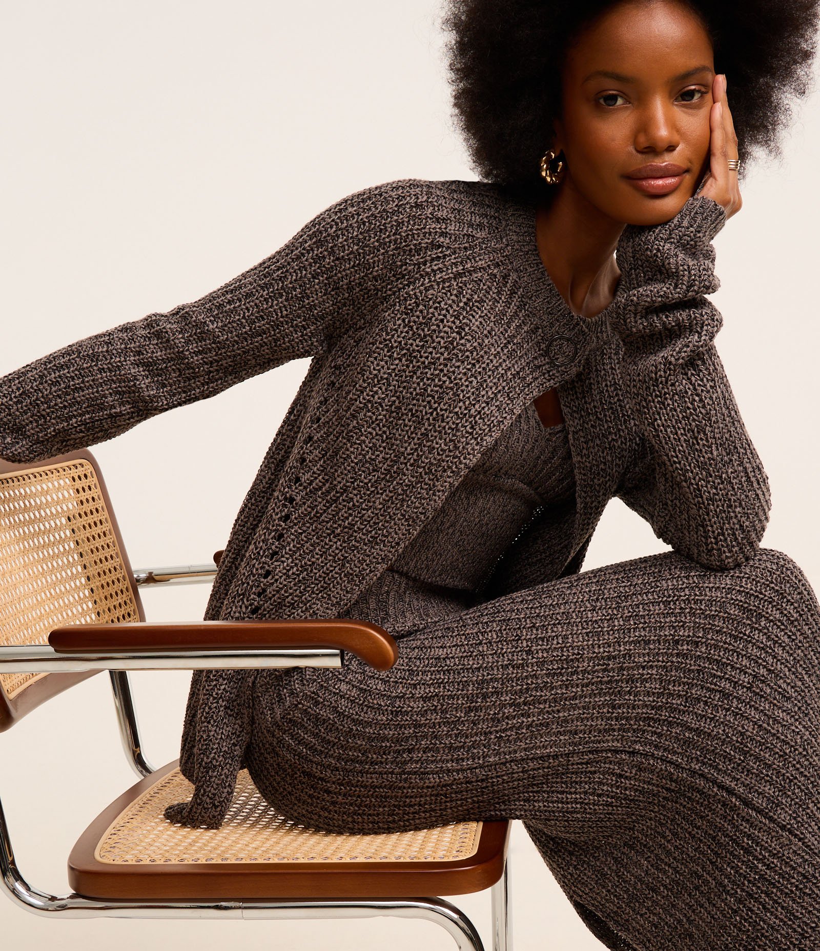 Saia Midi em Tricô com Cintura Alta e Fio Metalizado Cinza 5