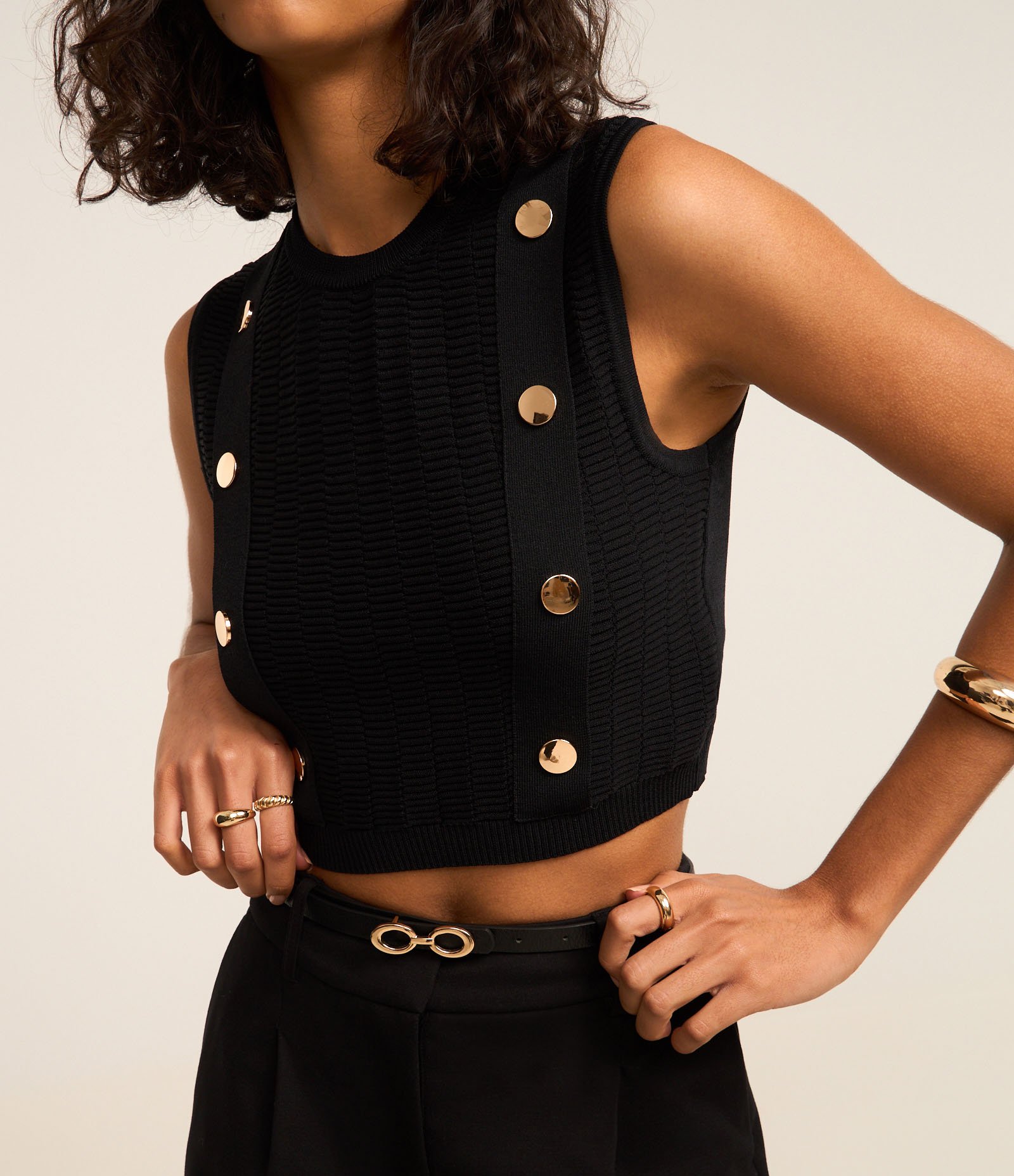 Blusa sem Manga em Tricô com Faixas Frontais e Botões Preto 4