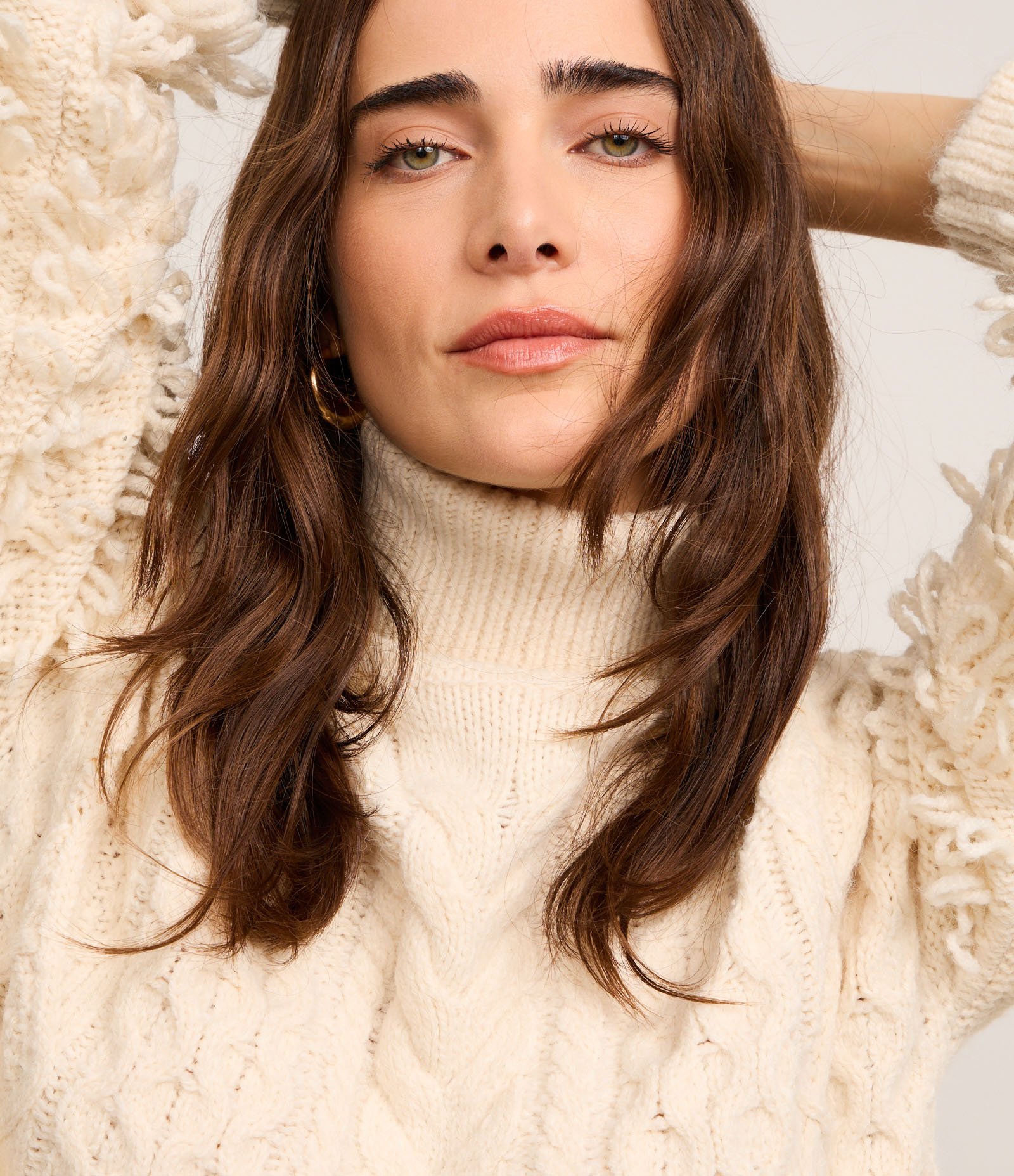 Suéter em Tricô com Mix de Pontos e Gola Alta Bege 6