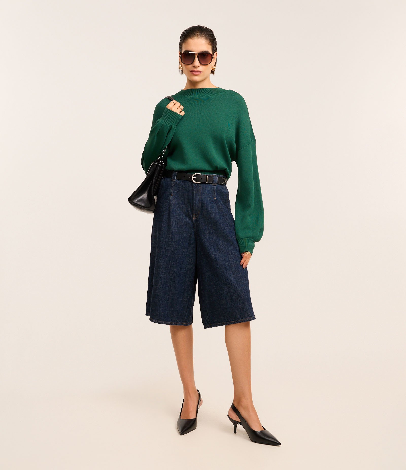 Blusa em Tricô com Cava Deslocada e Pregas na Barra Verde 3