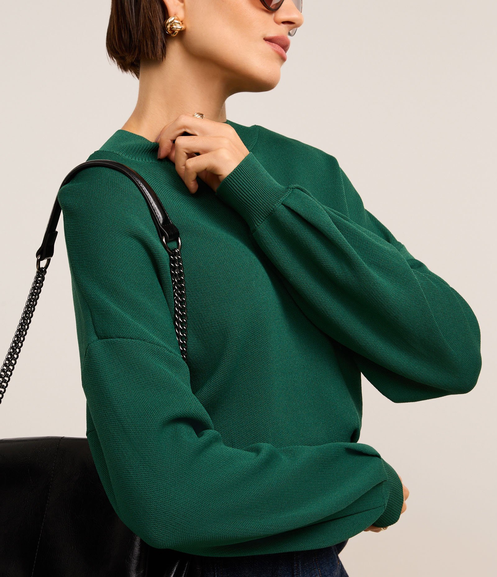 Blusa em Tricô com Cava Deslocada e Pregas na Barra Verde 4