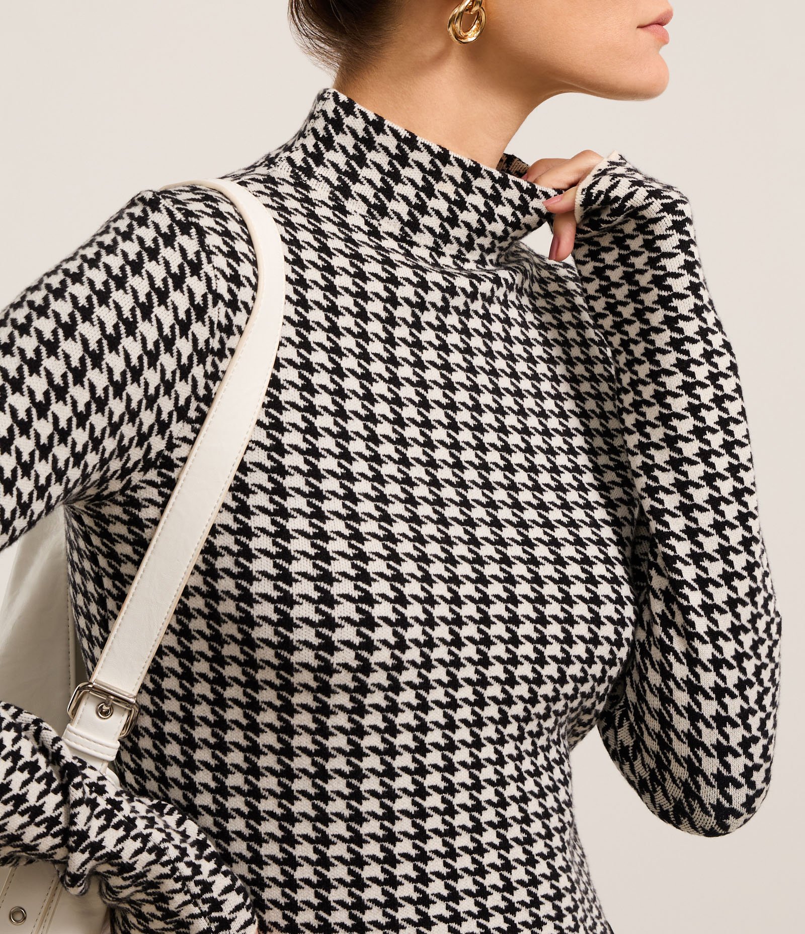 Suéter em Jacquard com Gola Alta e Estampa Pied de Poule Preto 4