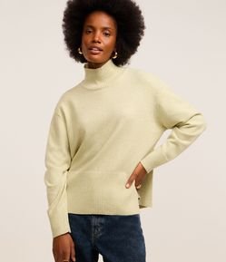 Suéter em Tricô com Gola Alta e Detalhes Canelados