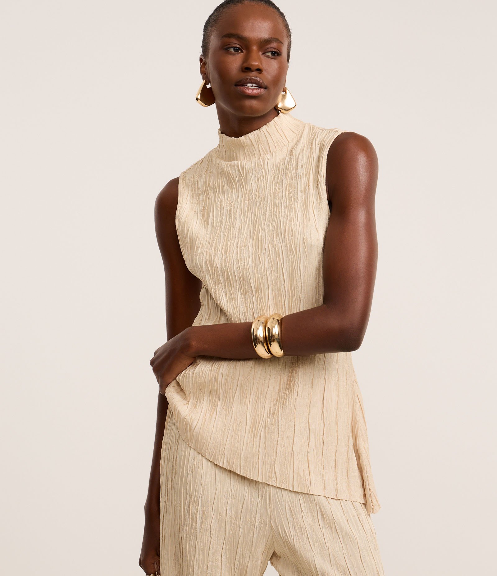 Blusa de Textura Jacquard com Barra Assimétrica Bege 1