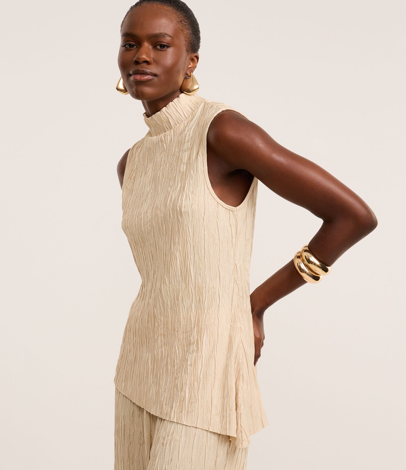 Blusa de Textura Jacquard com Barra Assimétrica Bege 8