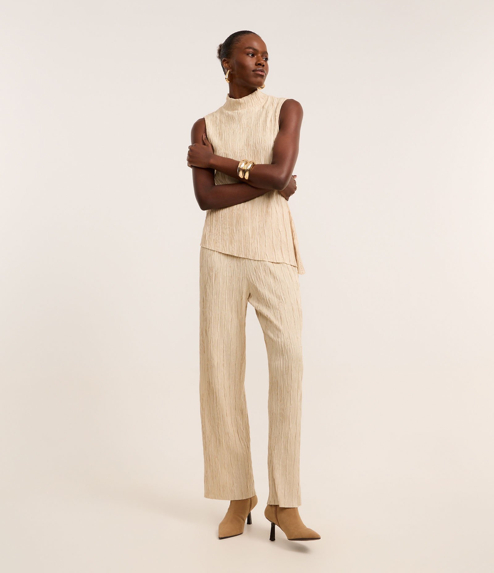 Calça Reta Cintura Alta com Textura Jacquard Bege 1