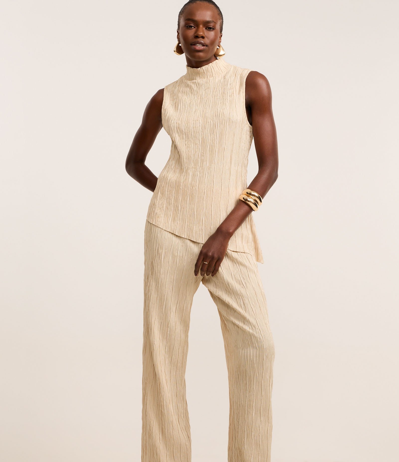 Calça Reta Cintura Alta com Textura Jacquard Bege 2