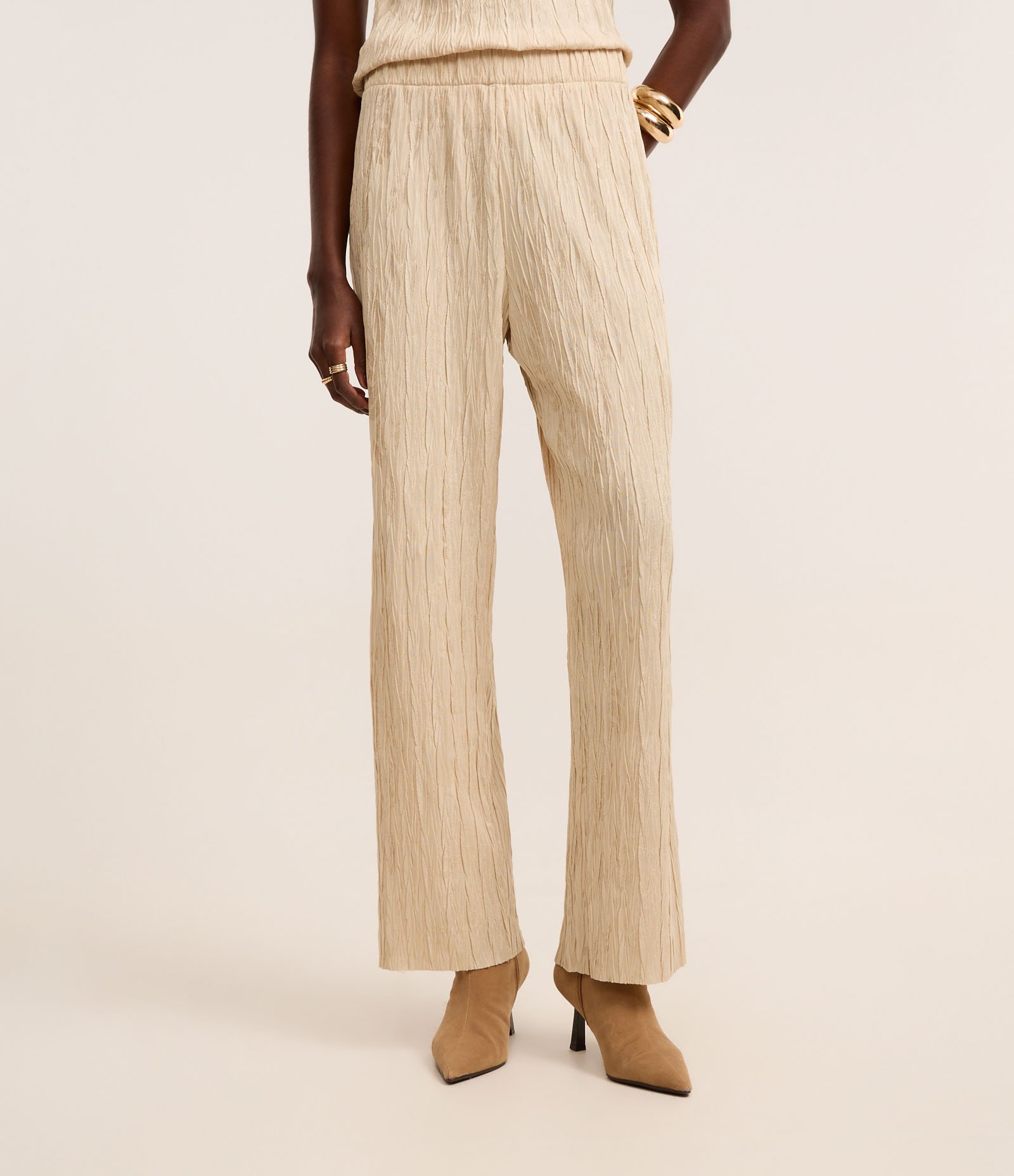 Calça Reta Cintura Alta com Textura Jacquard Bege 3