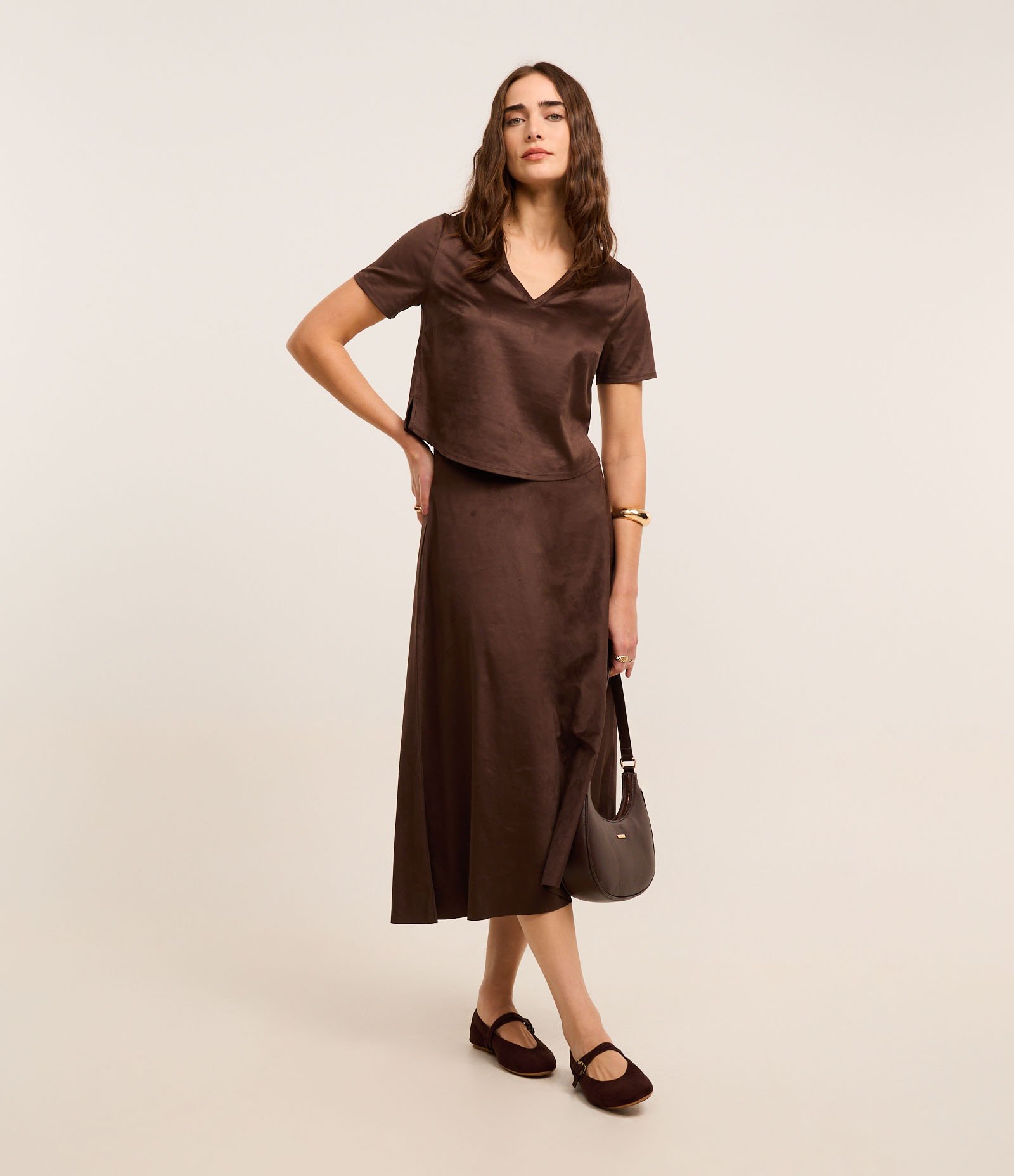 Saia Evasê New Midi em Suede com Recortes e Cintura Alta Marrom 1