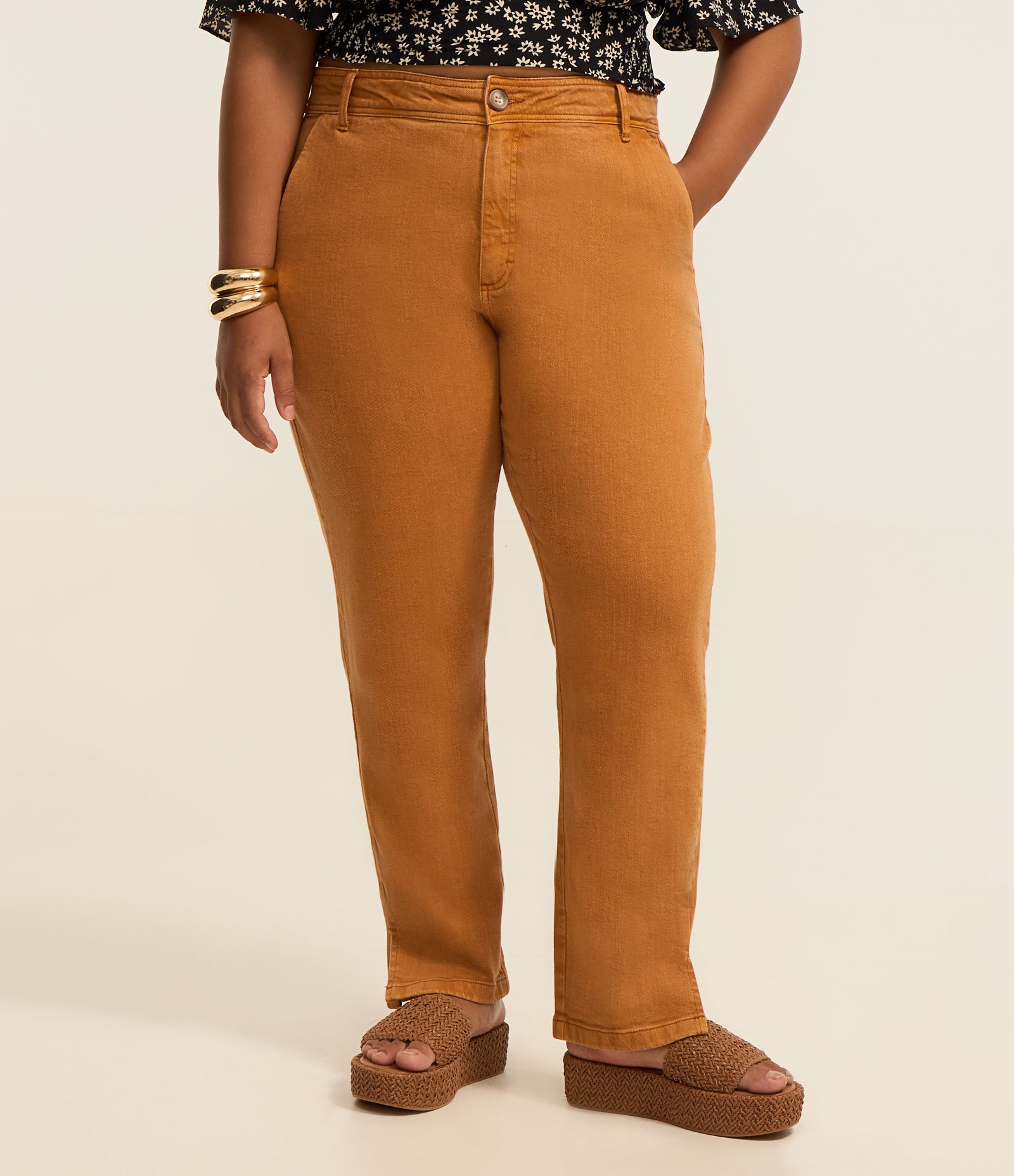 Calça Skinny em Sarja com Bolso Embutido Curve & Plus Size Caramelo 2