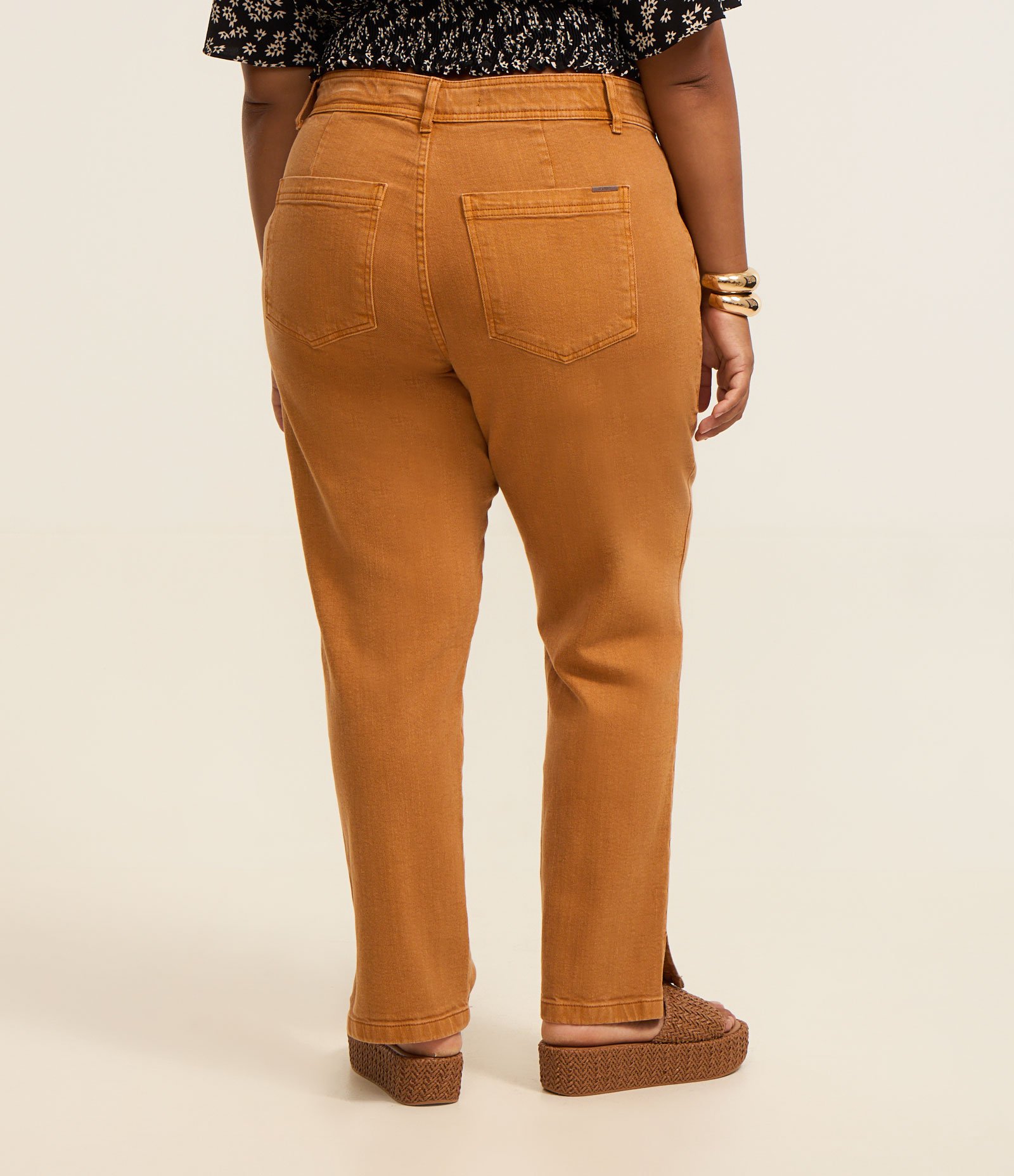 Calça Skinny em Sarja com Bolso Embutido Curve & Plus Size Caramelo 3