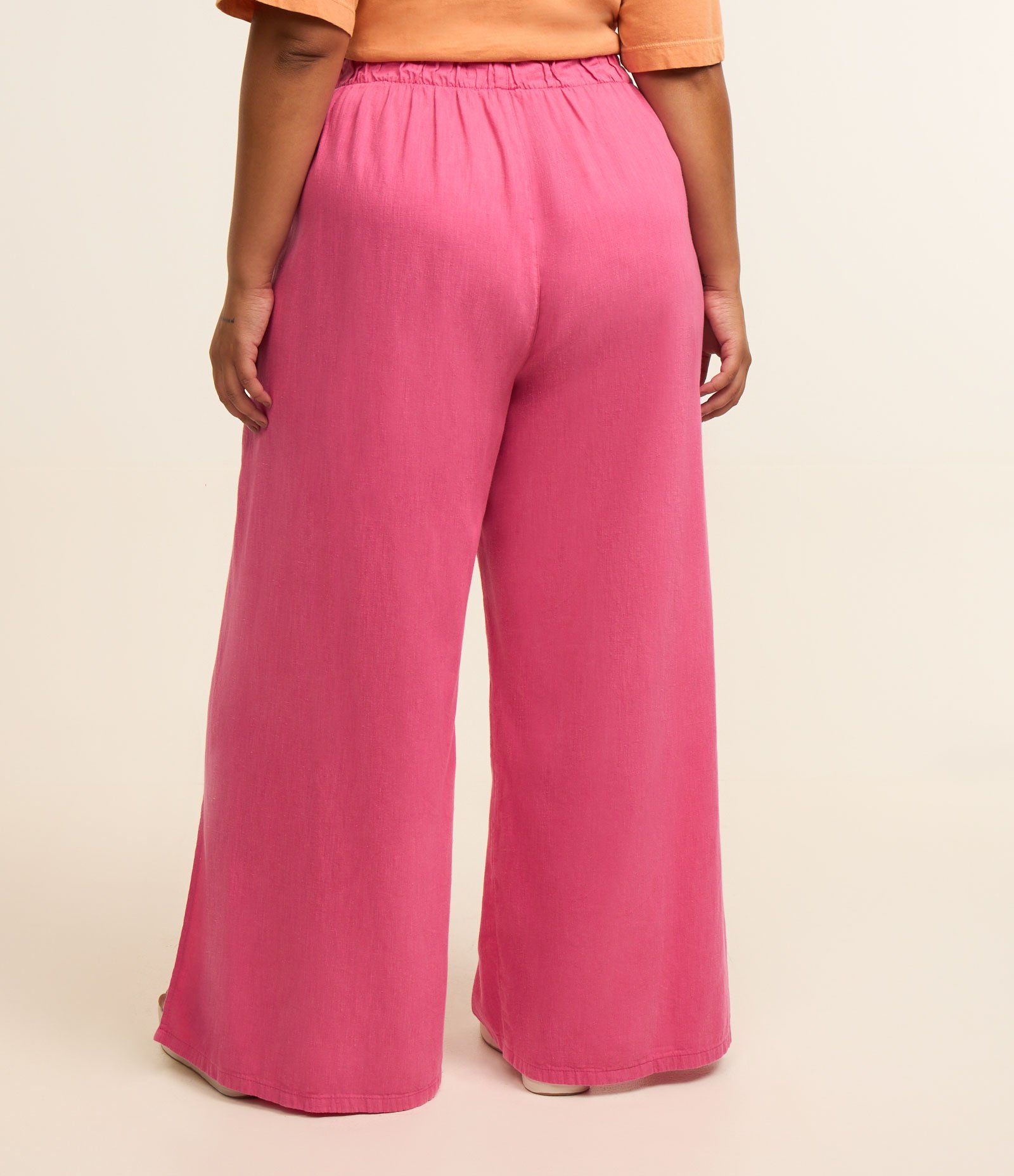 Calça Pantalona Sarja com Abertura Lateral Curve & Plus Size Rosa 3