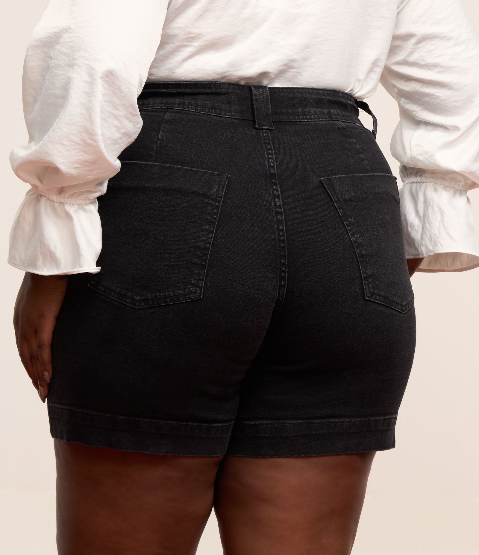 Short em Jeans com Elastano e Barra Larga Curve & Plus Size Preto 3