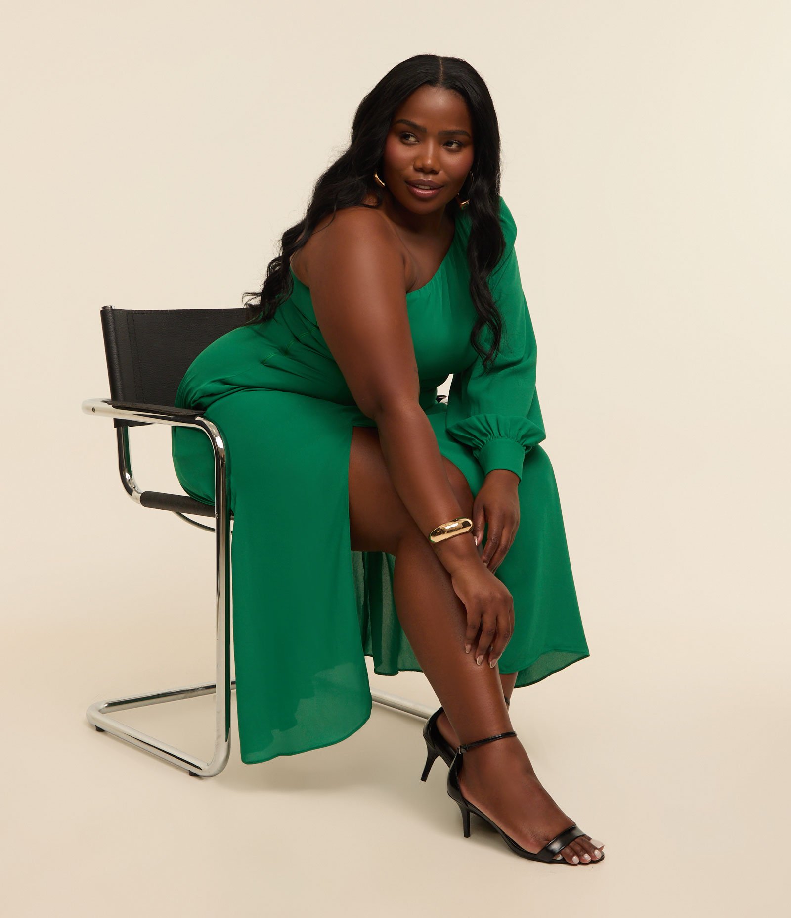 Vestido Ombro Só em Crepe com Fenda Curve & Plus Size Verde 2