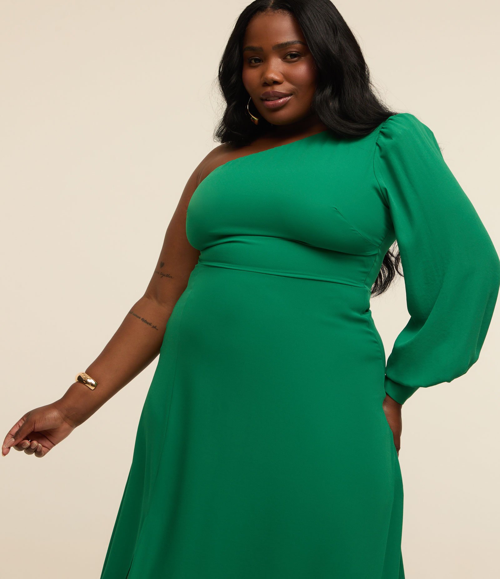 Vestido Ombro Só em Crepe com Fenda Curve & Plus Size Verde 3