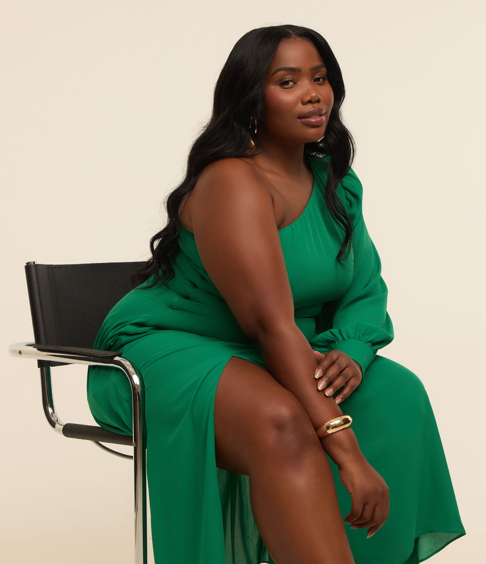 Vestido Ombro Só em Crepe com Fenda Curve & Plus Size Verde 5