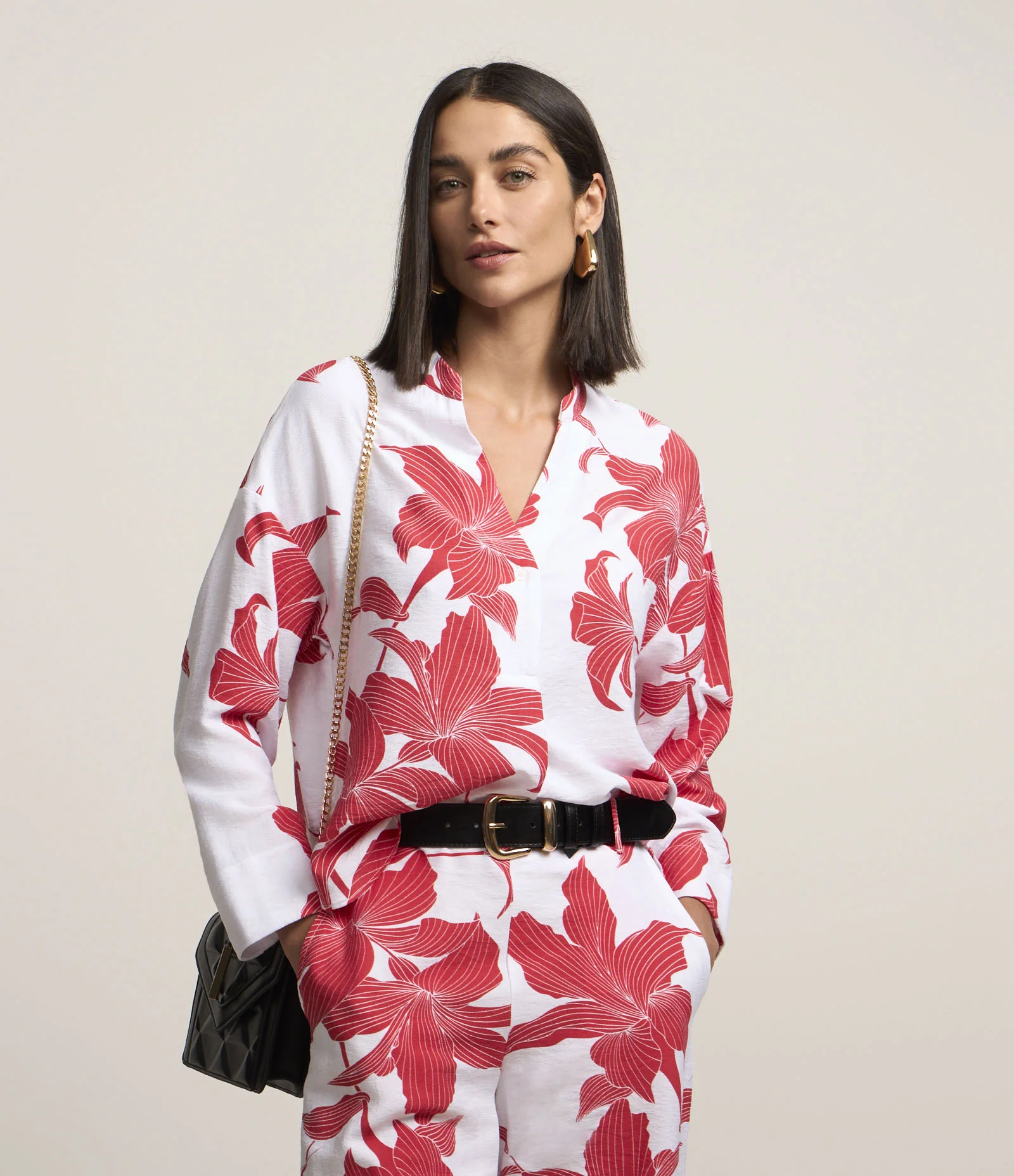 Camisa em Crepe com Estampa Floral Branco/Vermelho 1