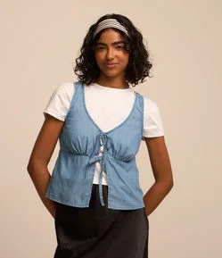 Blusa em Jeans com Recorte e Lacinhos