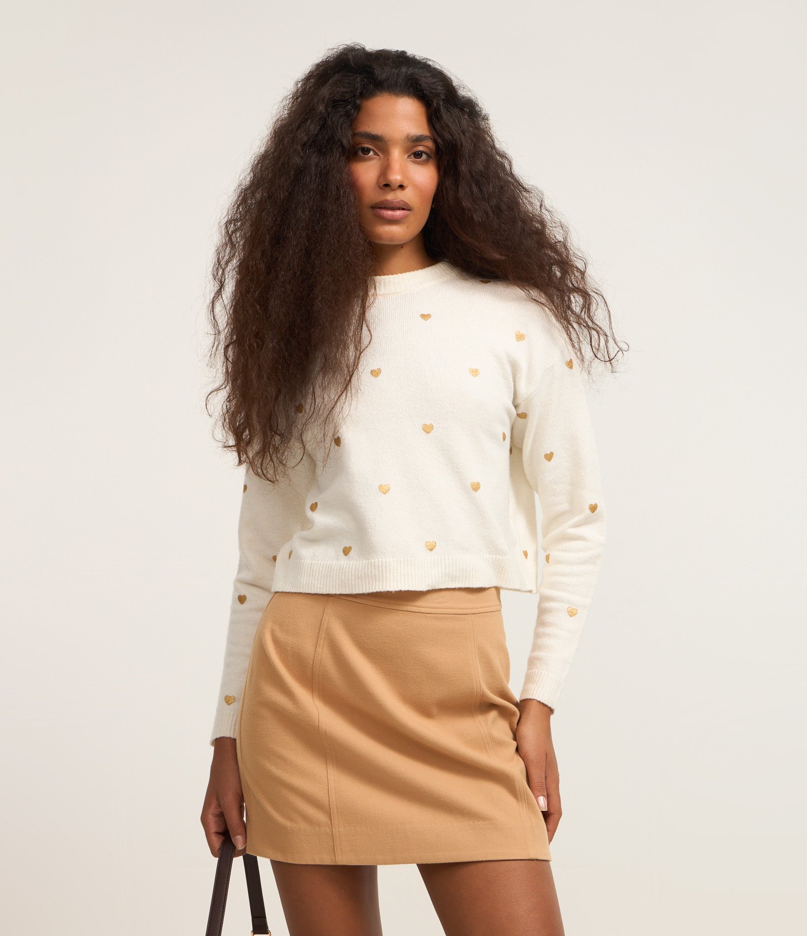 Suéter em Tricô com Cava Deslocada e Estampa Corações Off White 1