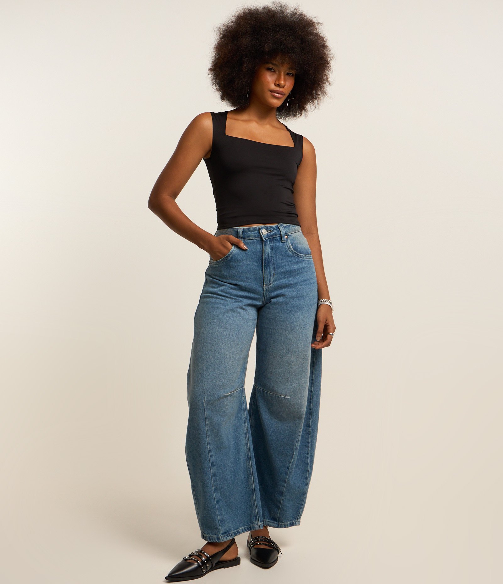Blusa em Microfibra com Decote Quadrado Preto 2