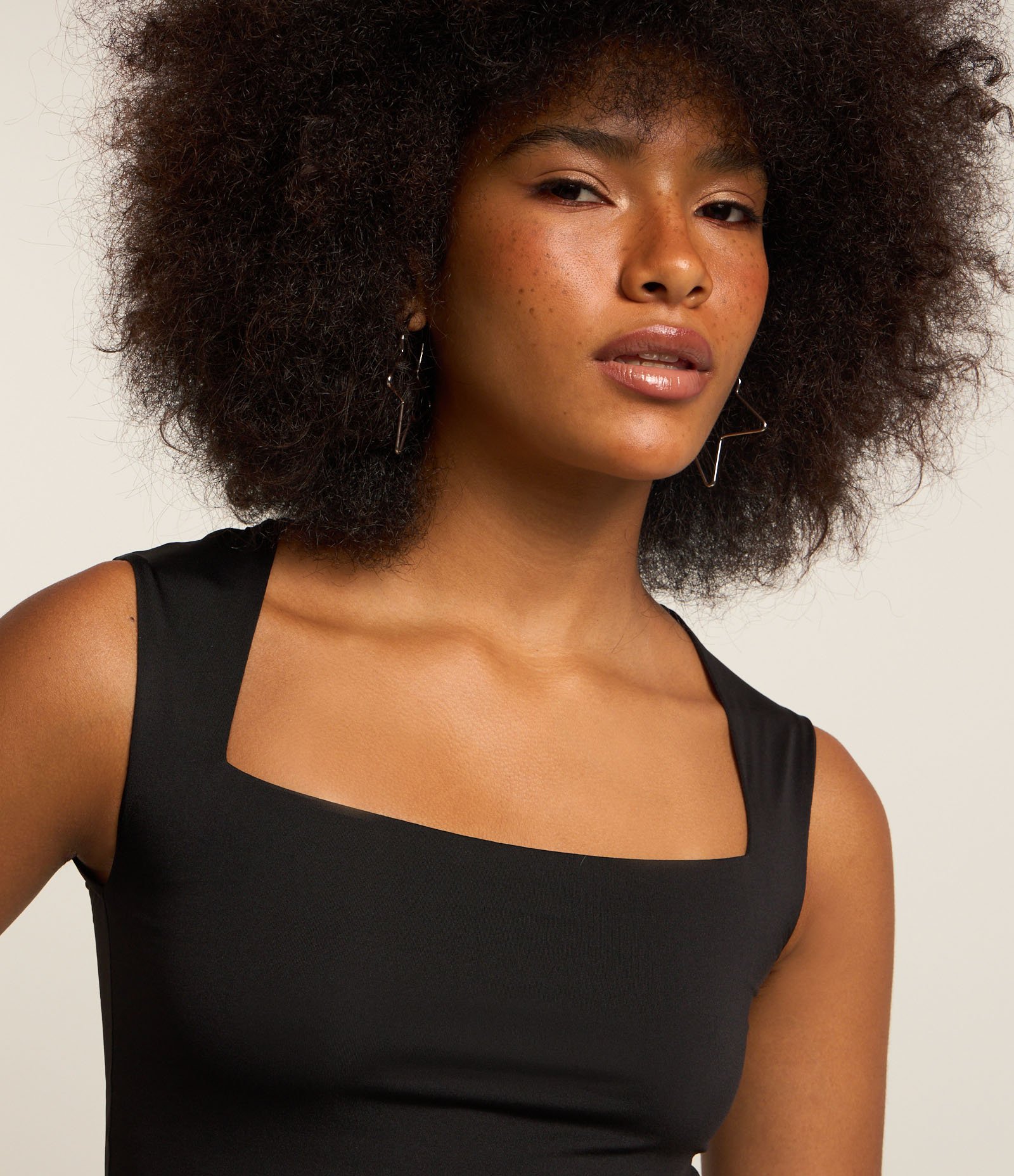 Blusa em Microfibra com Decote Quadrado Preto 3