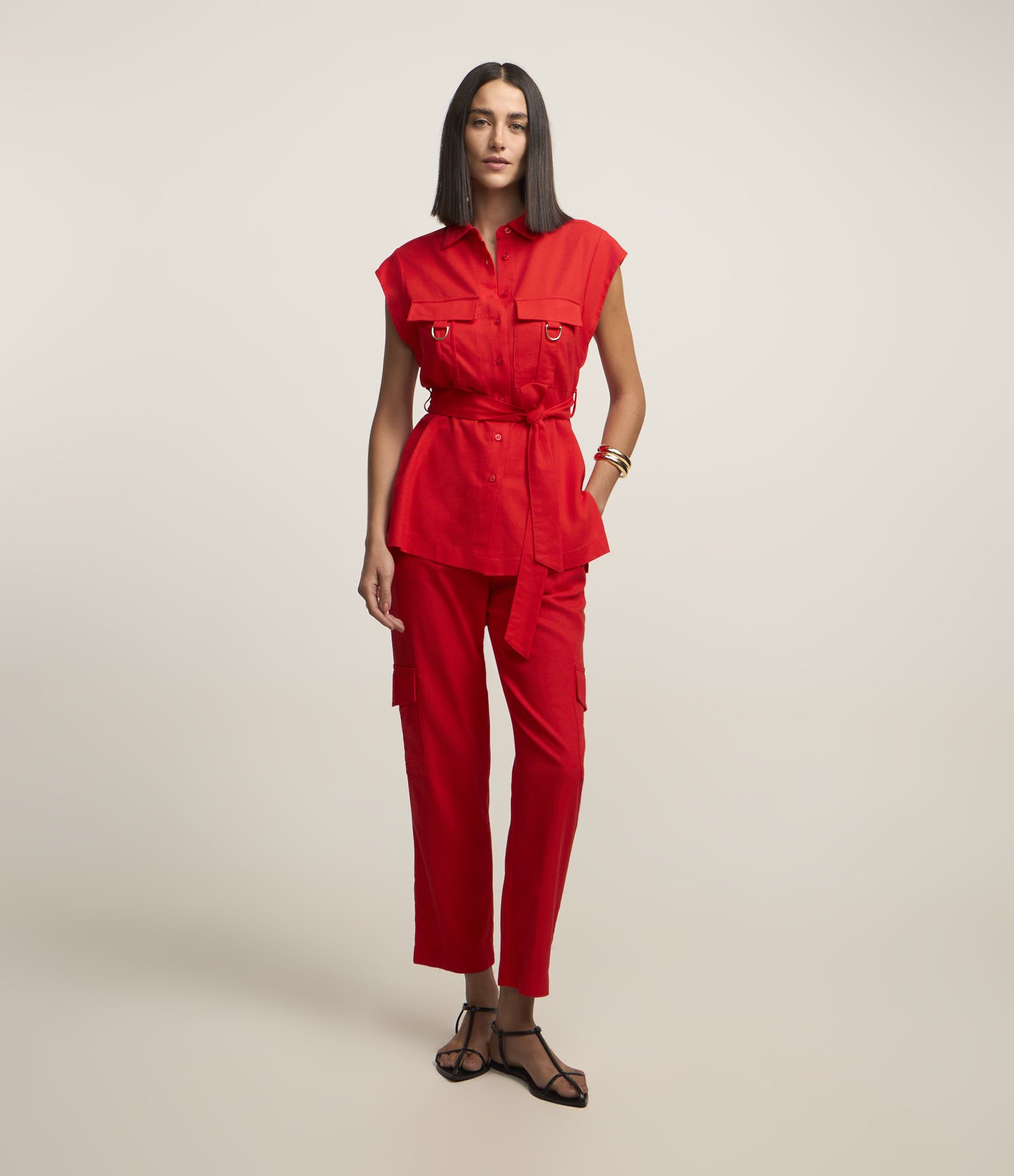 Calça em Viscolinho com Bolsos Cargo Vermelho 2
