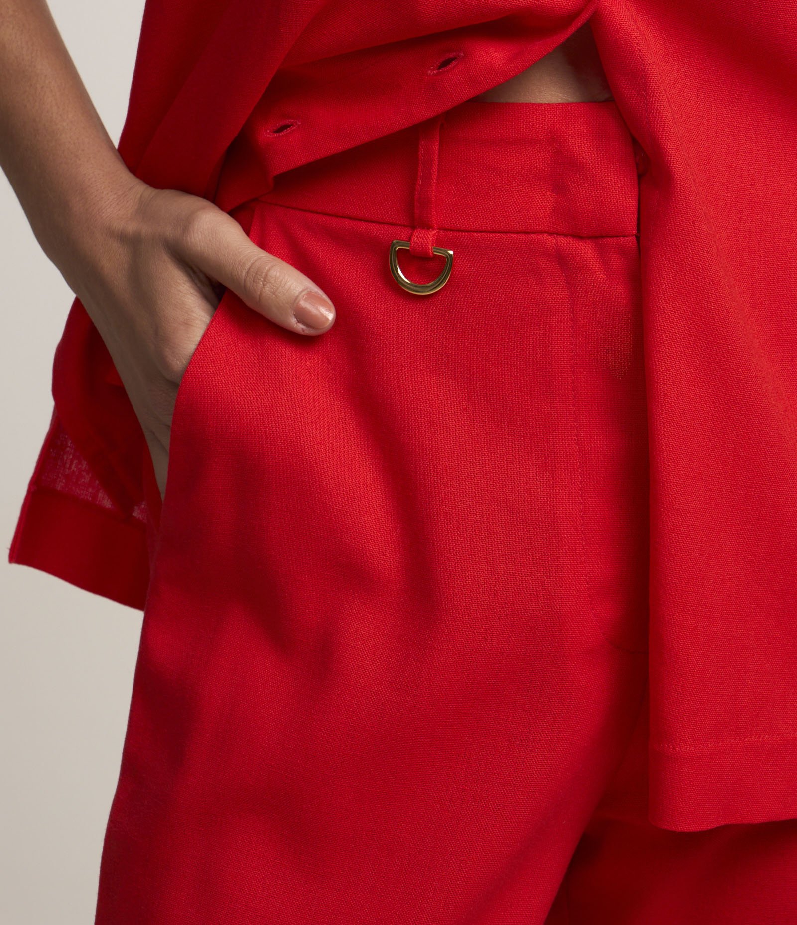 Calça em Viscolinho com Bolsos Cargo Vermelho 4