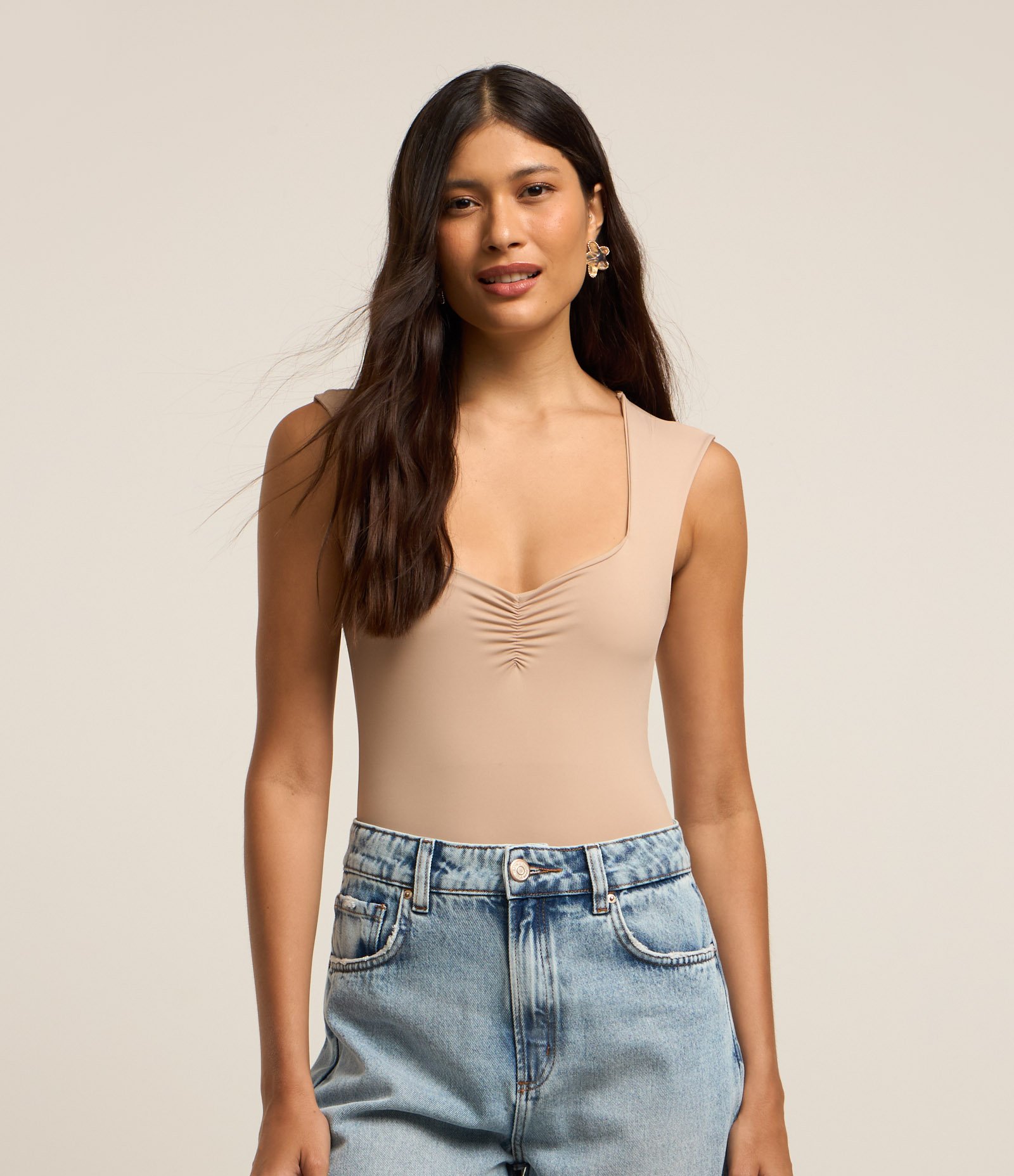 Body em Microfibra com Decote Coração Franzidinho Bege 1