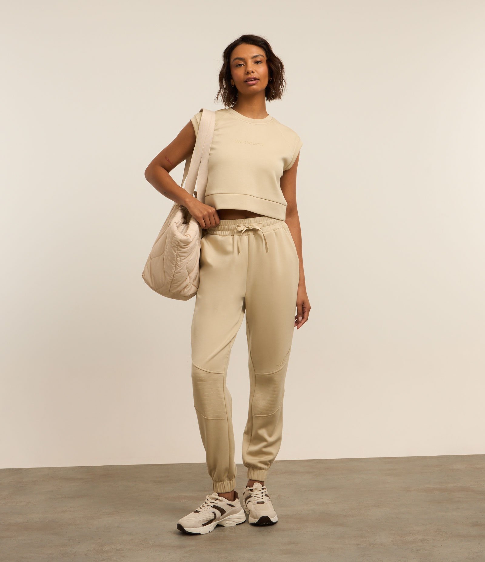 Calça Jogger Esportiva em Modal com Amarração na Cintura Bege 1