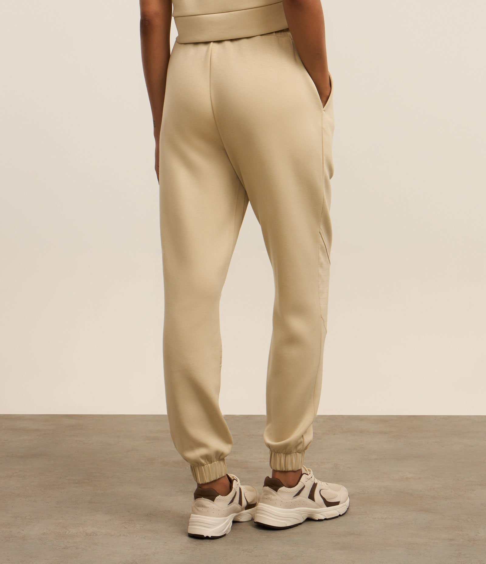 Calça Jogger Esportiva em Modal com Amarração na Cintura Bege 3